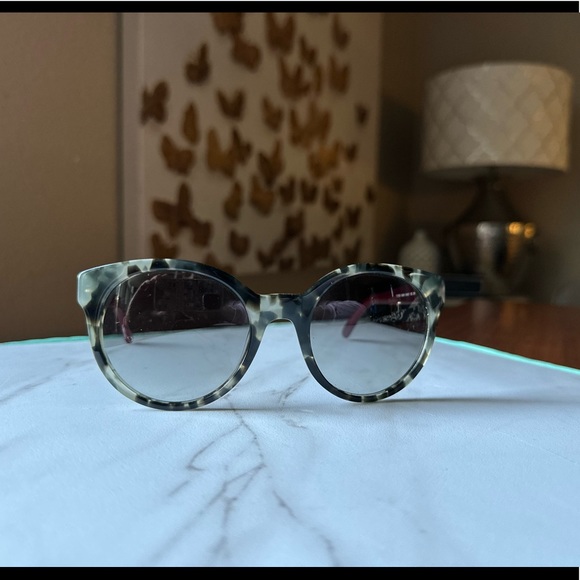 Authentic Tory Burch Sunnies (Great condition!) - Picture 11 of 15